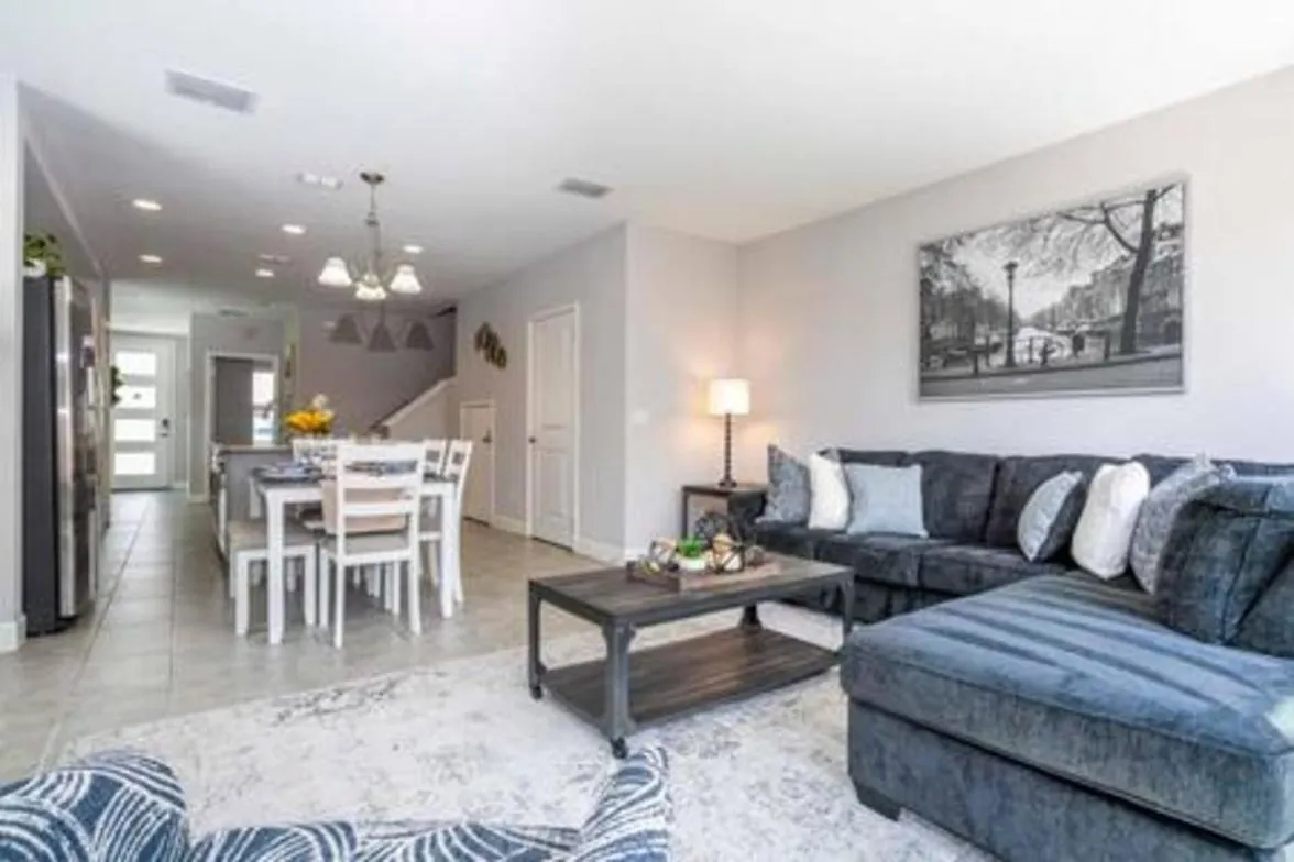 Beautiful 4 Bed3.5 Bath With Jacuzzi Holiday home *