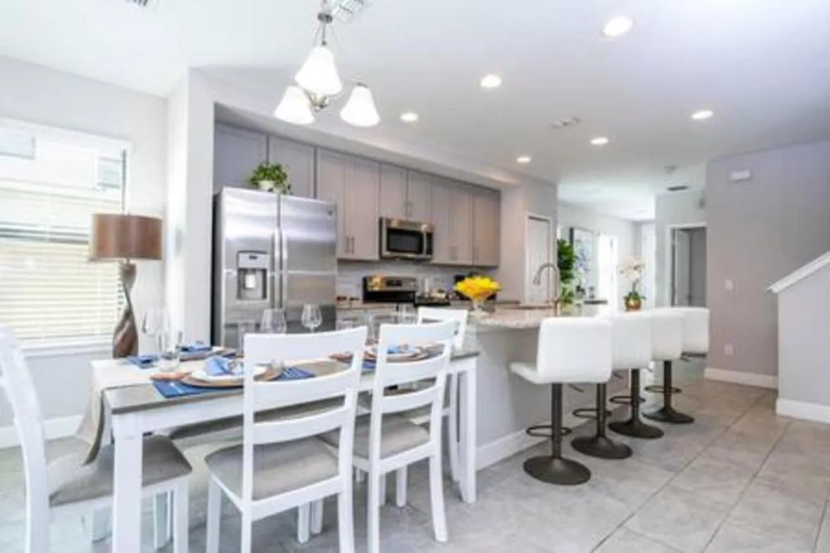 Beautiful 4 Bed3.5 Bath With Jacuzzi Holiday home *