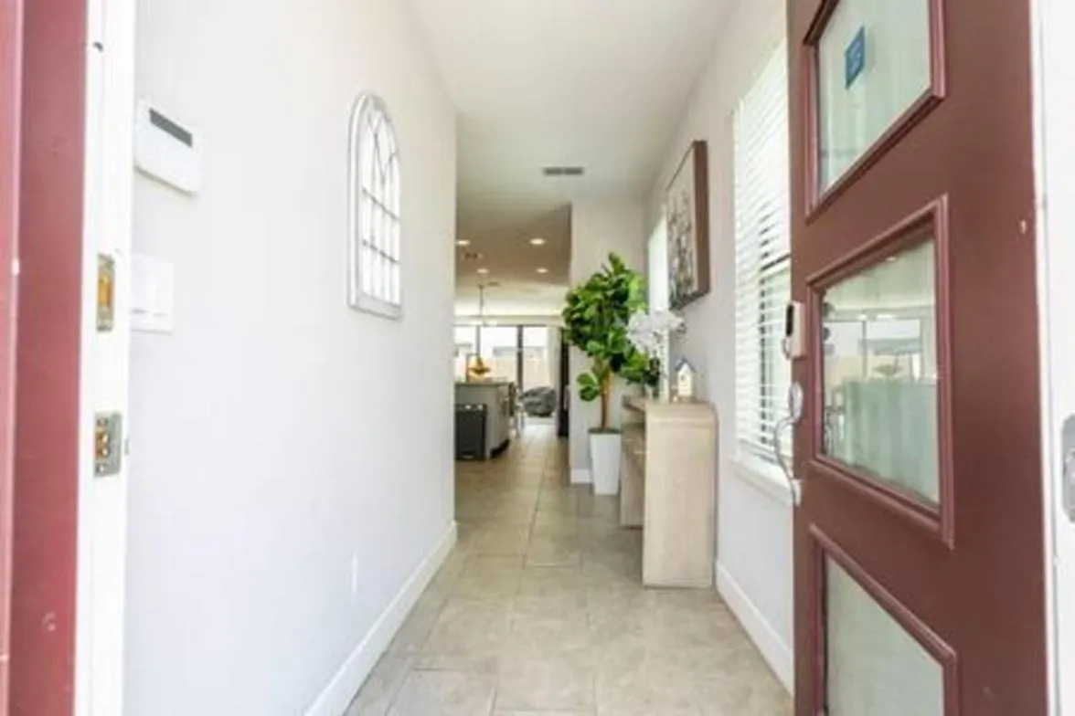 Beautiful 4 Bed3.5 Bath With Jacuzzi Holiday home *
