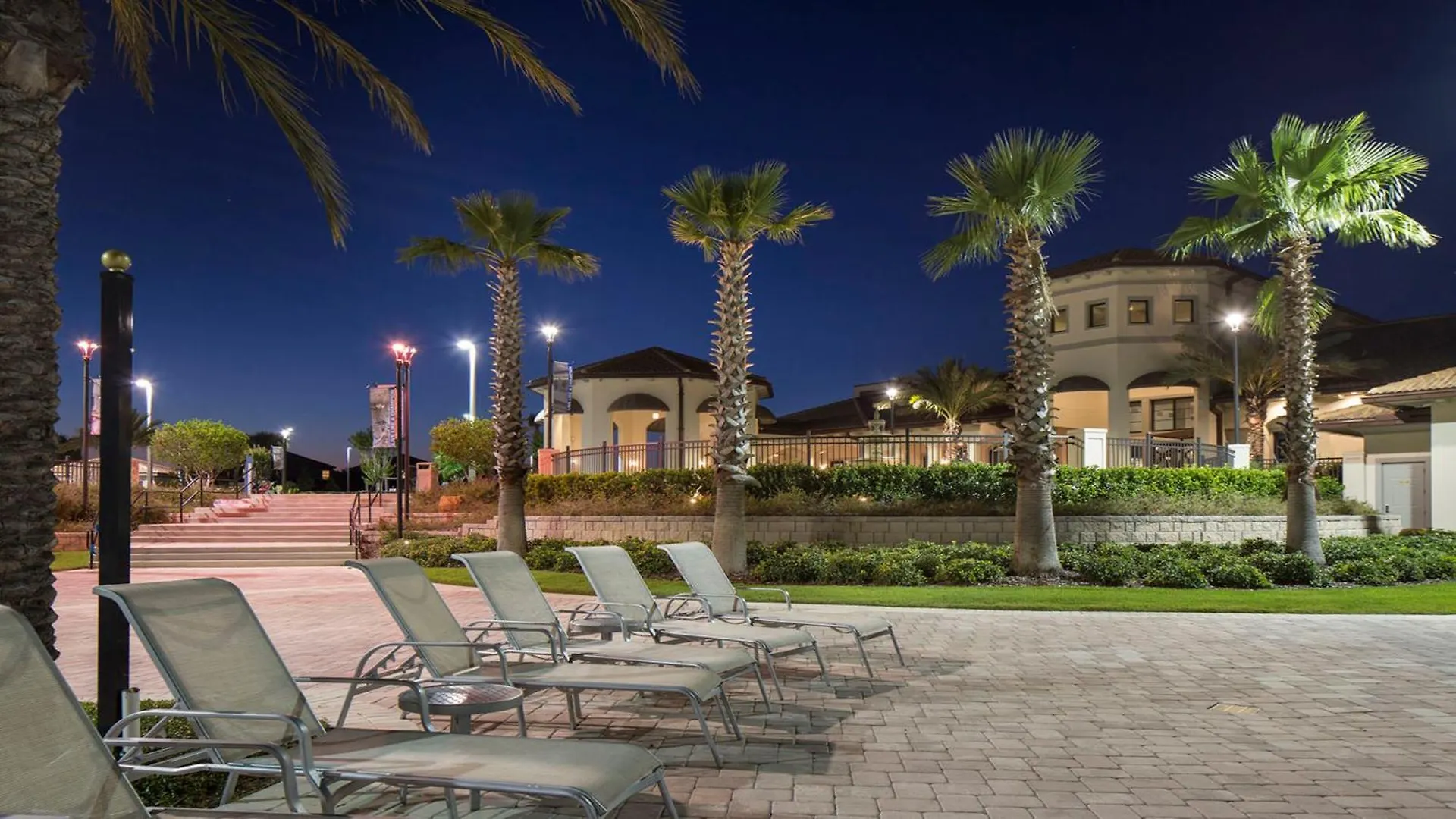 5br Stylish Championsgatetownhome W/ Private Pool Holiday home *