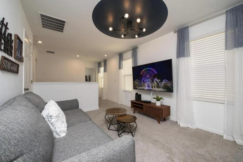 Luxury 5 Bedroom 4 Bath Private Pool 228 Holiday home *