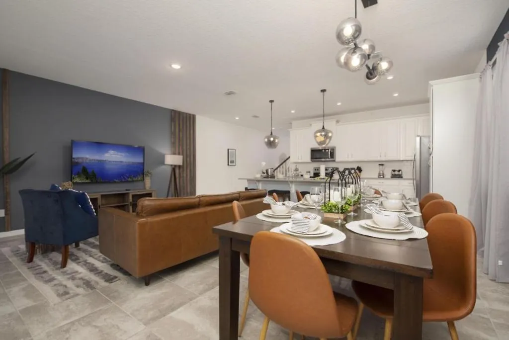 Luxury 5 Bedroom 4 Bath Private Pool 228