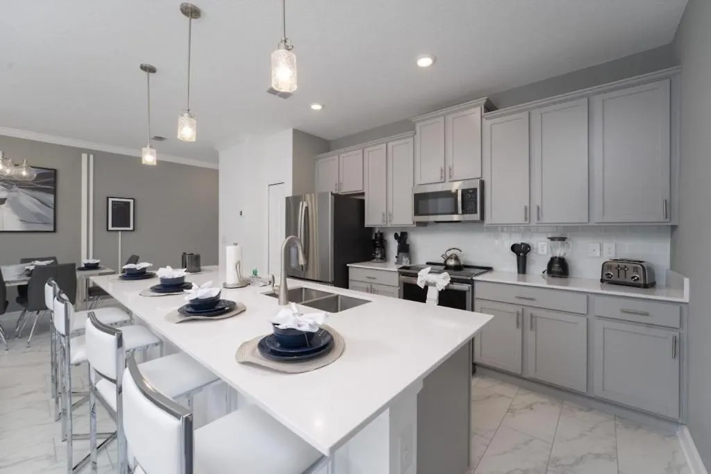 Holiday home Luxury 4 Bedroom 3 Bath Pool 271 *