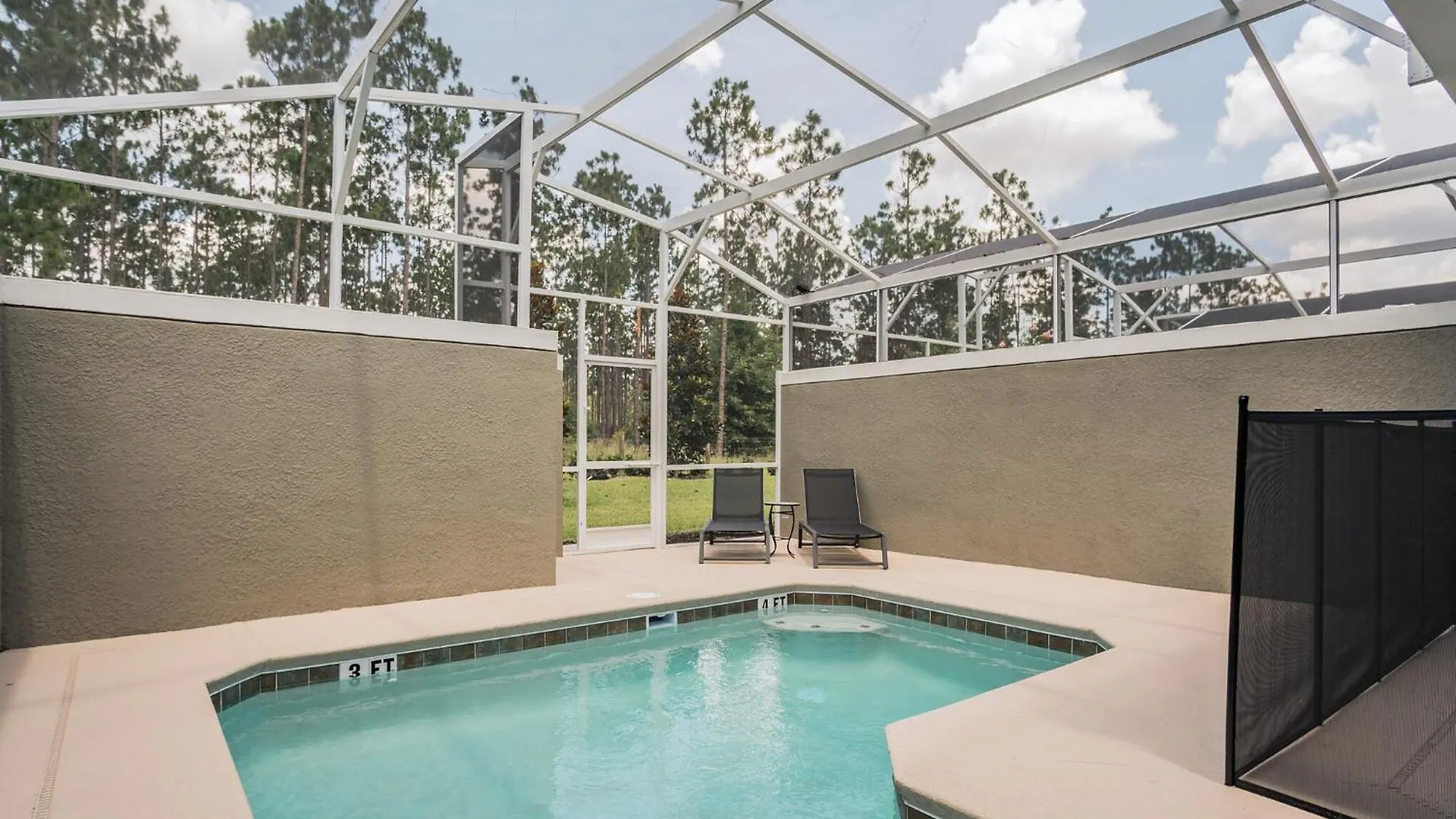Luxury 4 Bedroom 3 Bath Pool 136 *