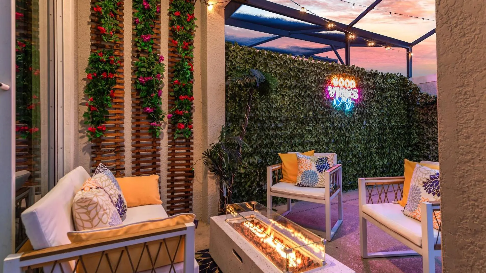 Enchanted Escape, Private Pool, Near To & Universal *