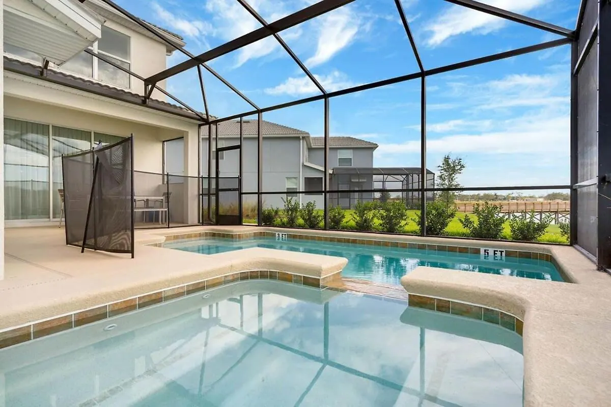 Five Bedrooms Single Family 4759 別荘 *