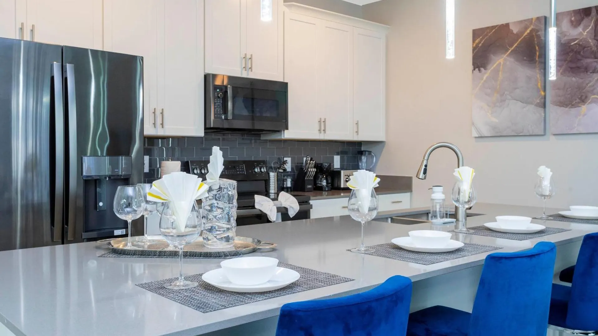 Gorgeous 4 Bd Close To W/ Pool @ Storey 4245 * 키시미