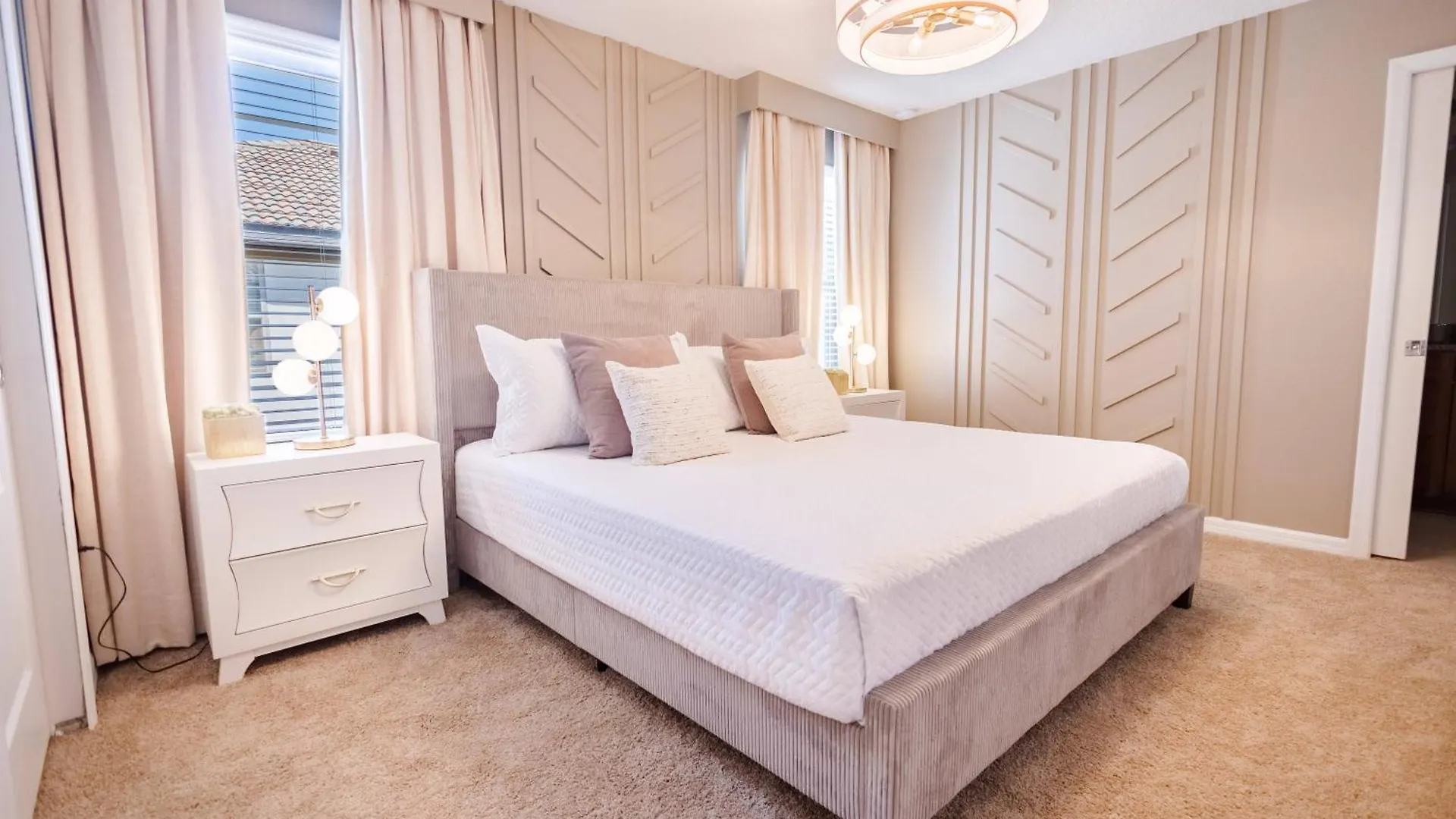 Lakeview 8br Pool Themed Rooms-windsor West קיסימי
