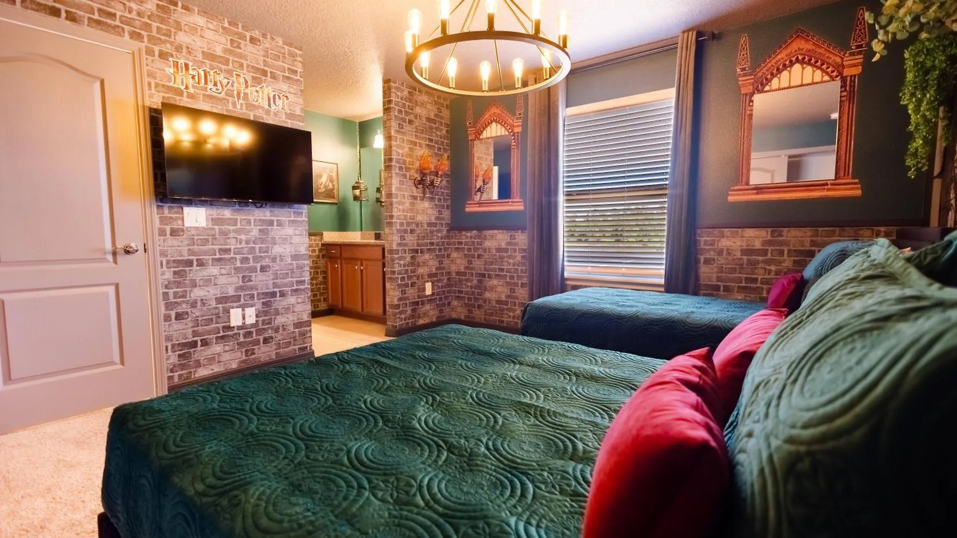 Lakeview 8br Pool Themed Rooms-windsor West *