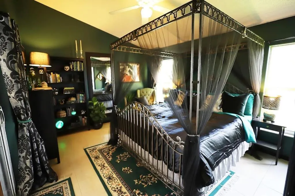 Magical 5-bedroom Near Universal's Wizarding World