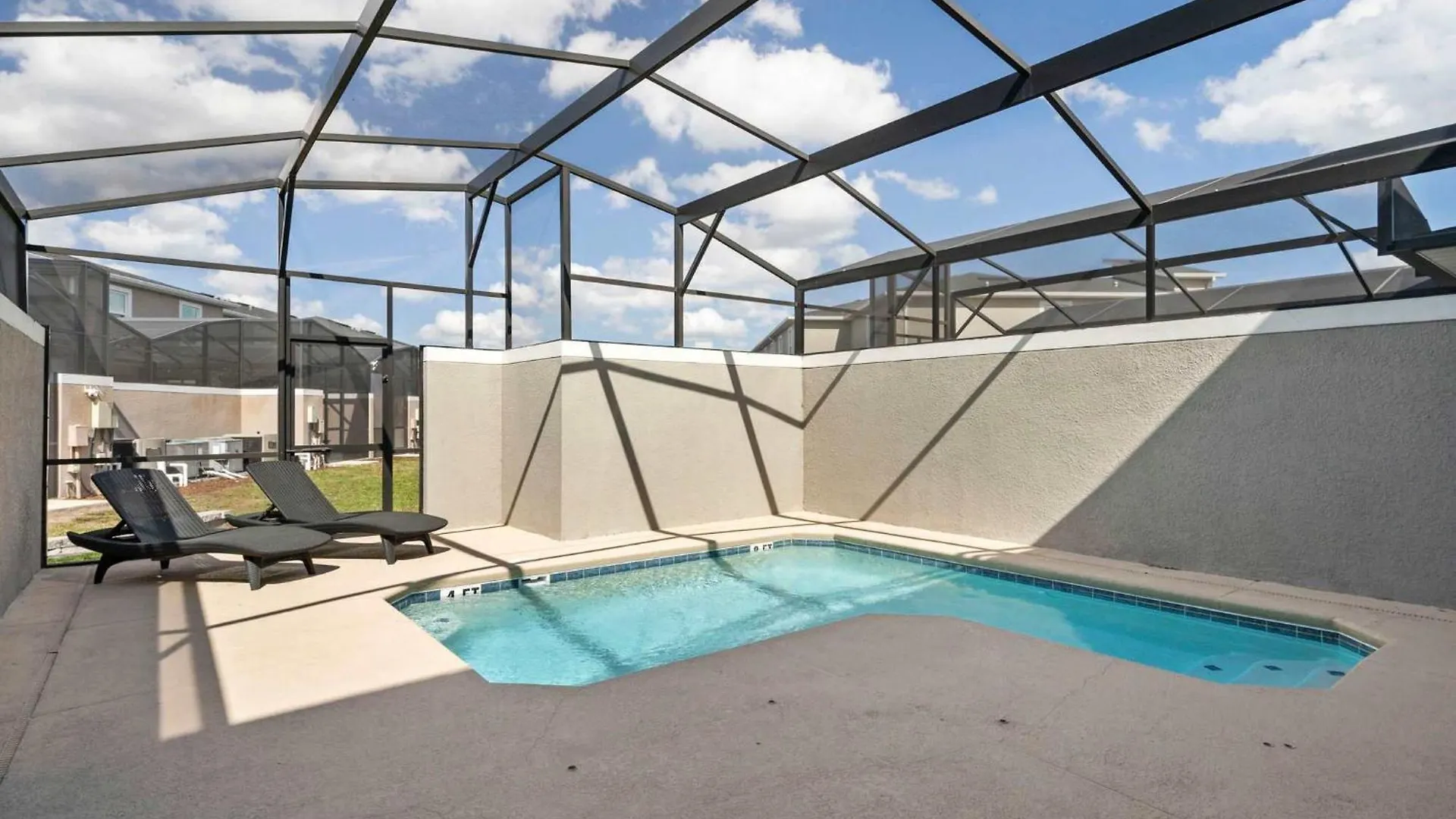 Relaxing Getaway Near With Pool & Themed Kissimmee
