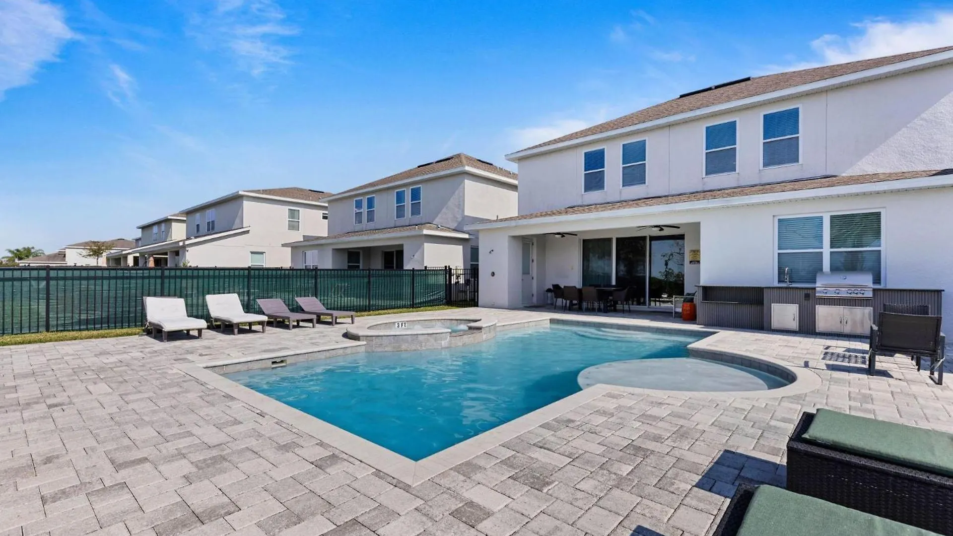 Colorful 5 Bdrm With Game In Encore Vakantiehuis *