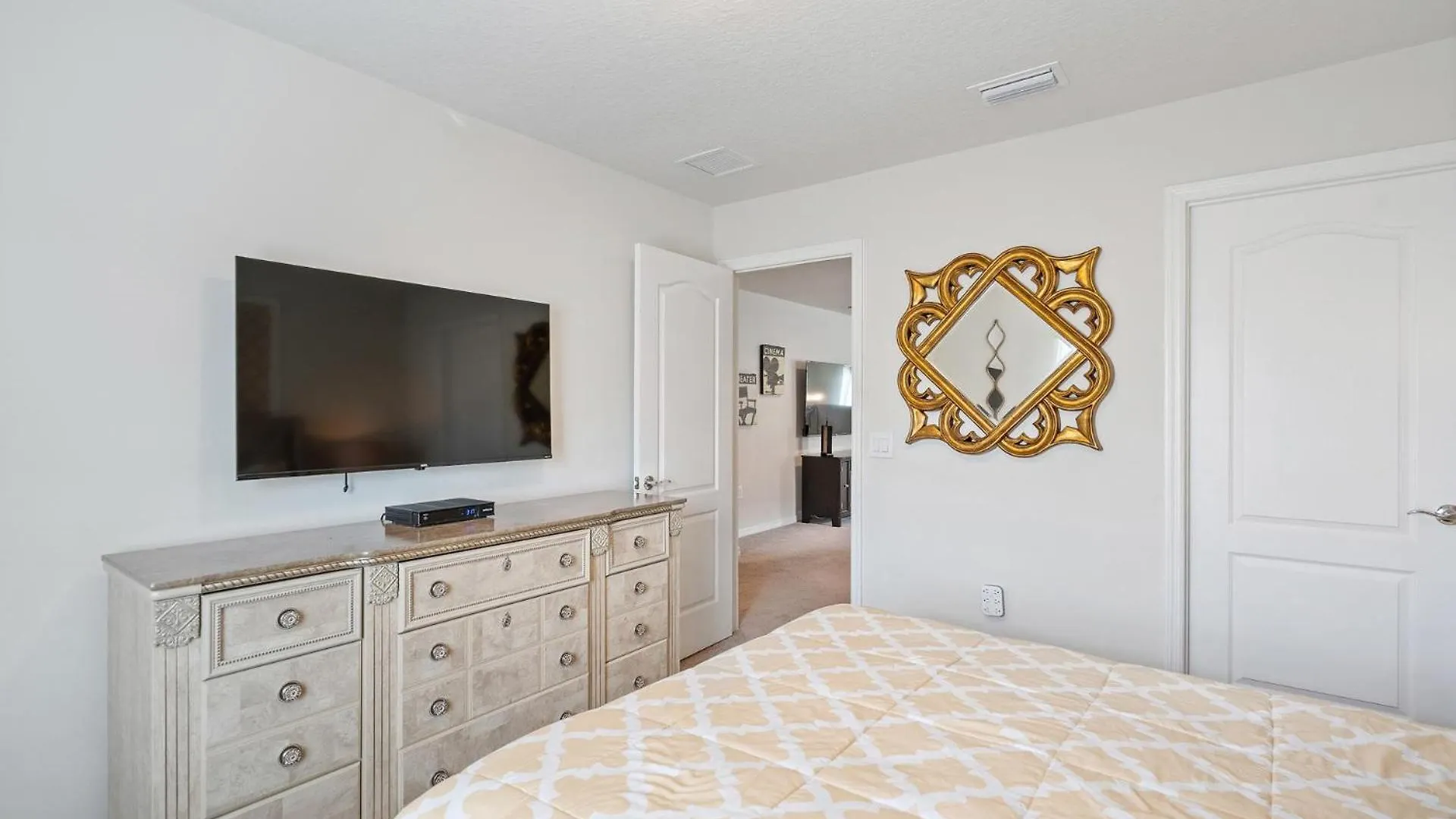 Hébergement de vacances Windsor At Westside 6 Bedroom With Game 0873