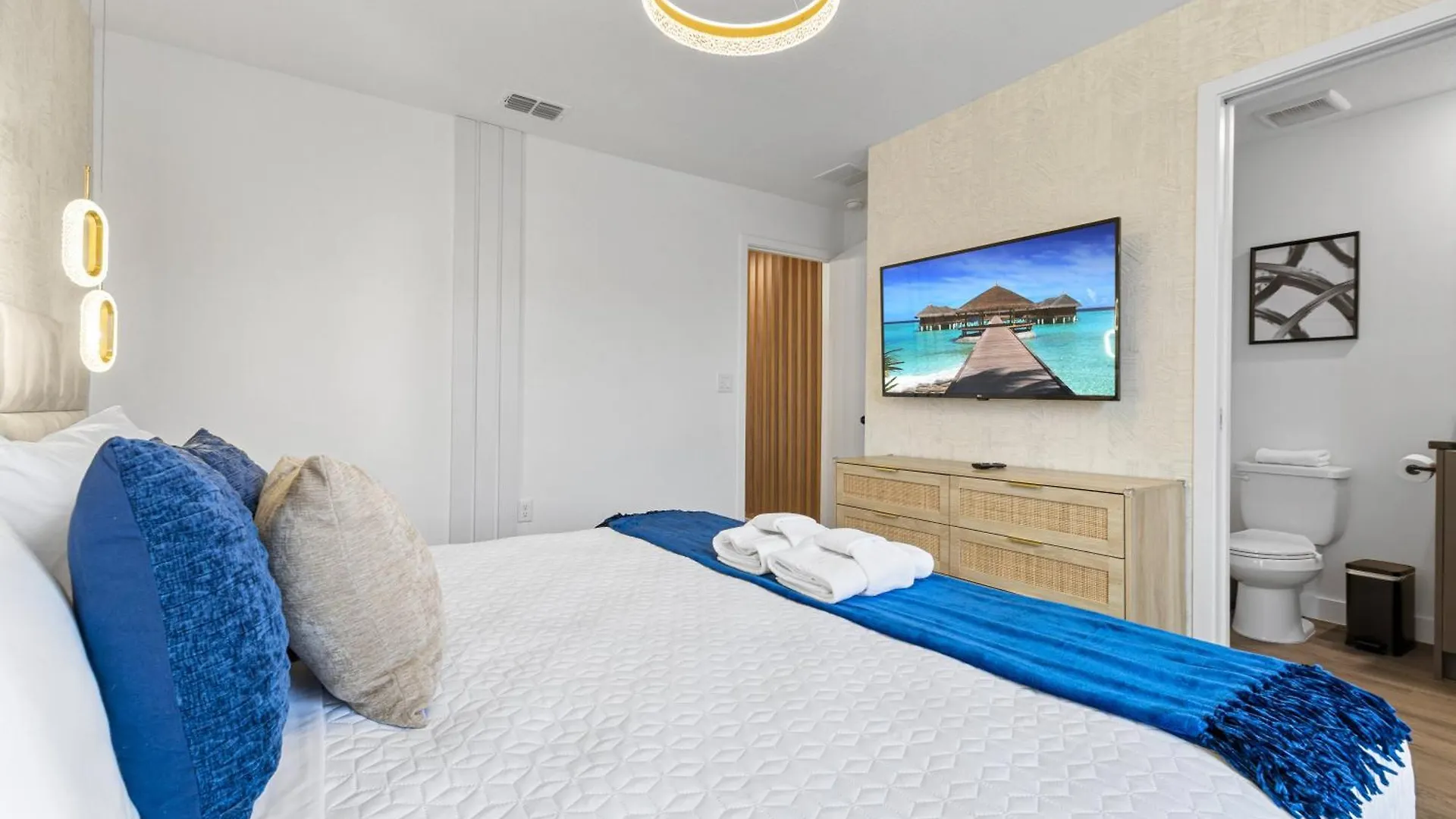 בית נופש 3251 Comfortable 3br Near Theme Parks קיסימי