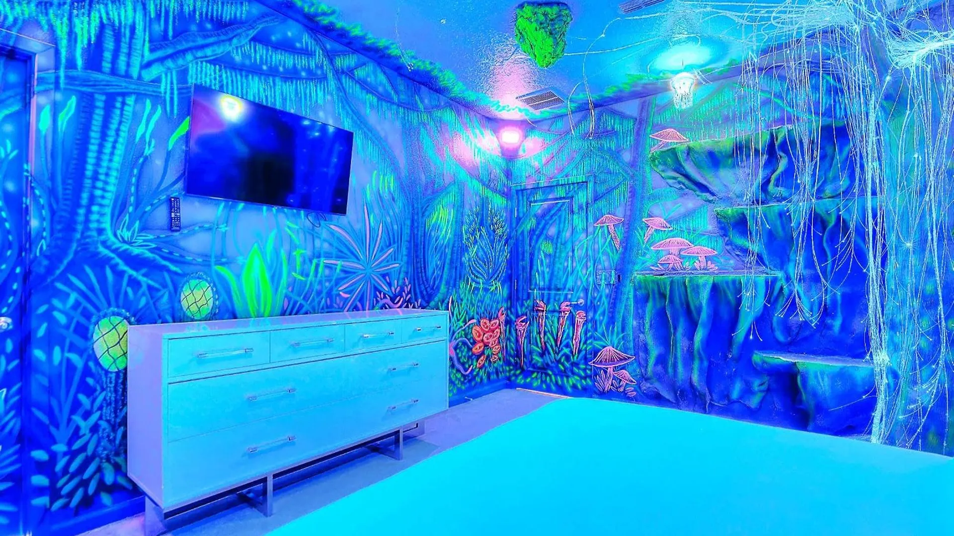 Breathtaking Lakeside 15b Movie Theme Pool-spa קיסימי