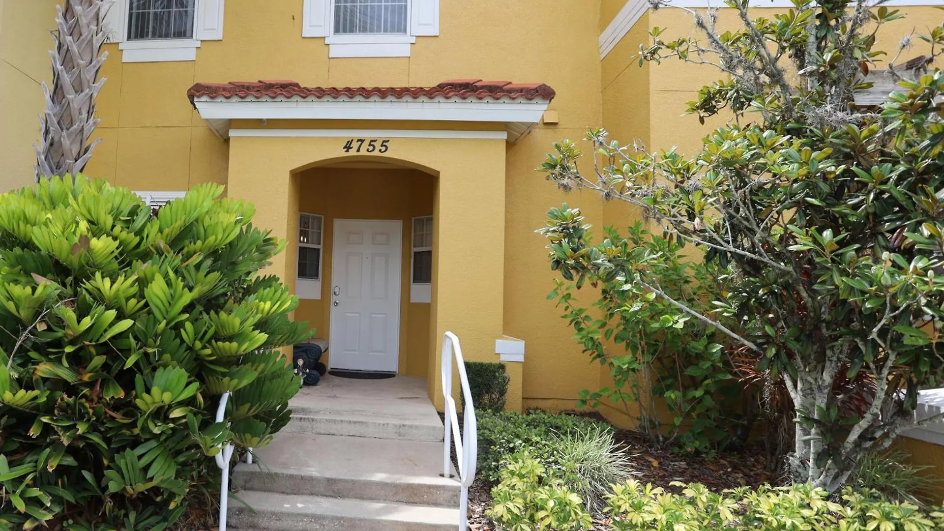 Villa Unidisl 3br3b Near Quiet Community, Pool, Private Hot Tub, Bbq & Games *