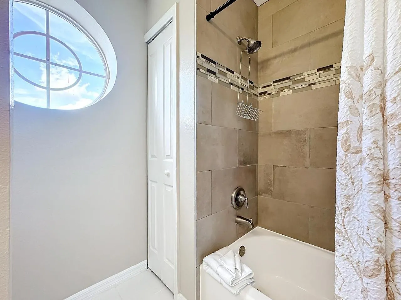Stunning 5br 5bath Home, Pool, Spa, By