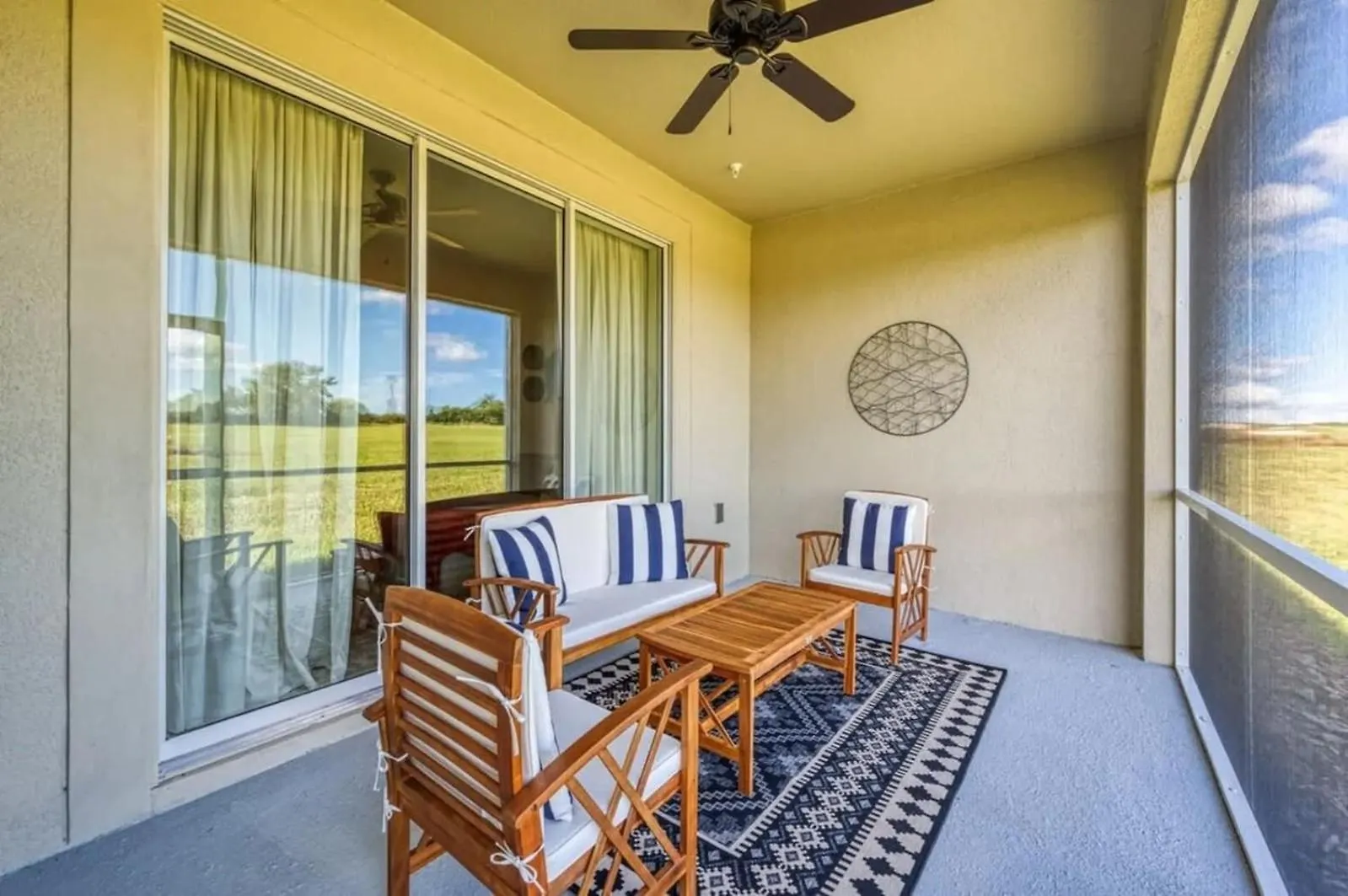 Luxury 2br W/ Mickey & Amenities!