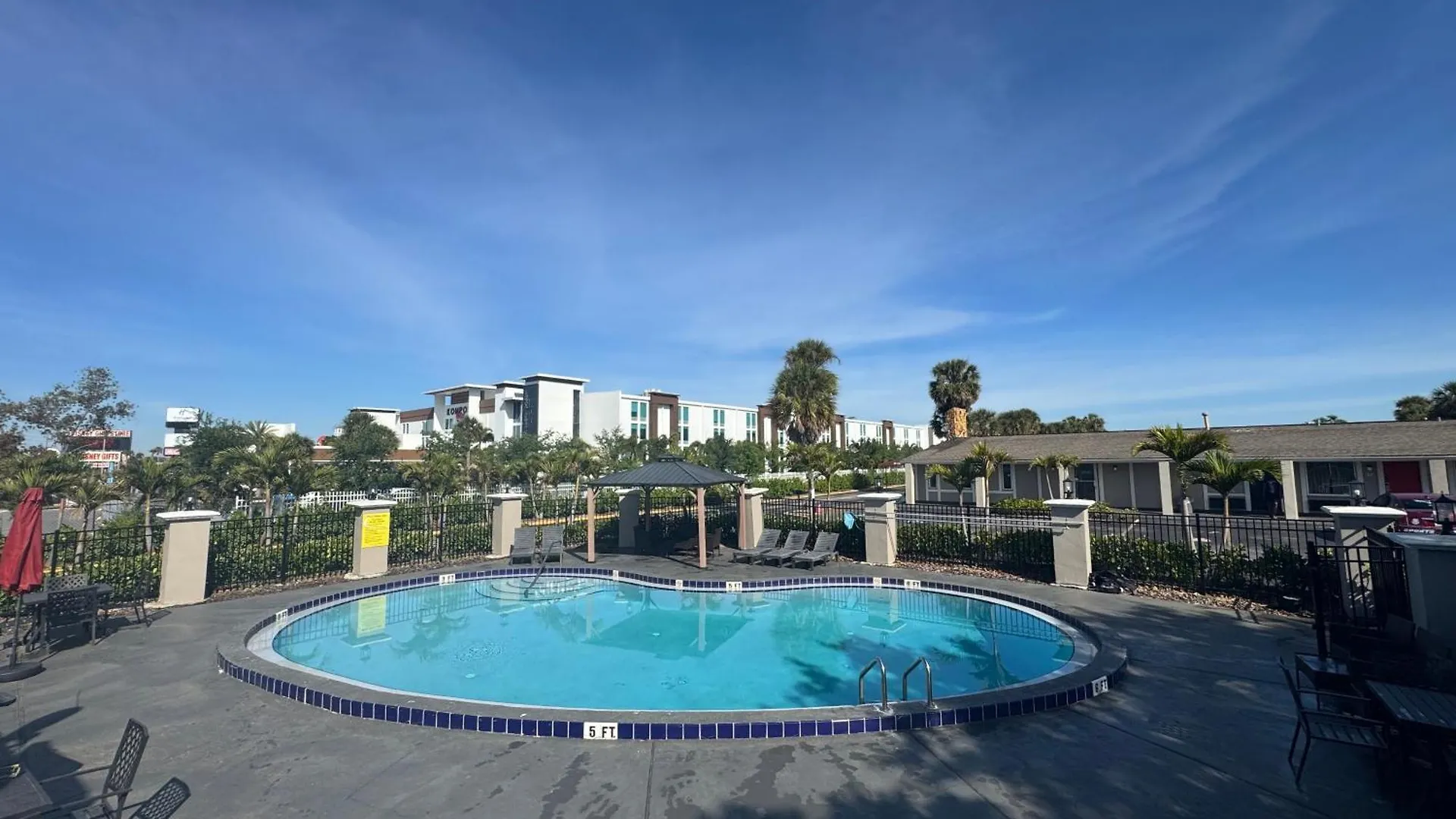 Hotel Super 8 By Wyndham Kissimmee-orlando 2*