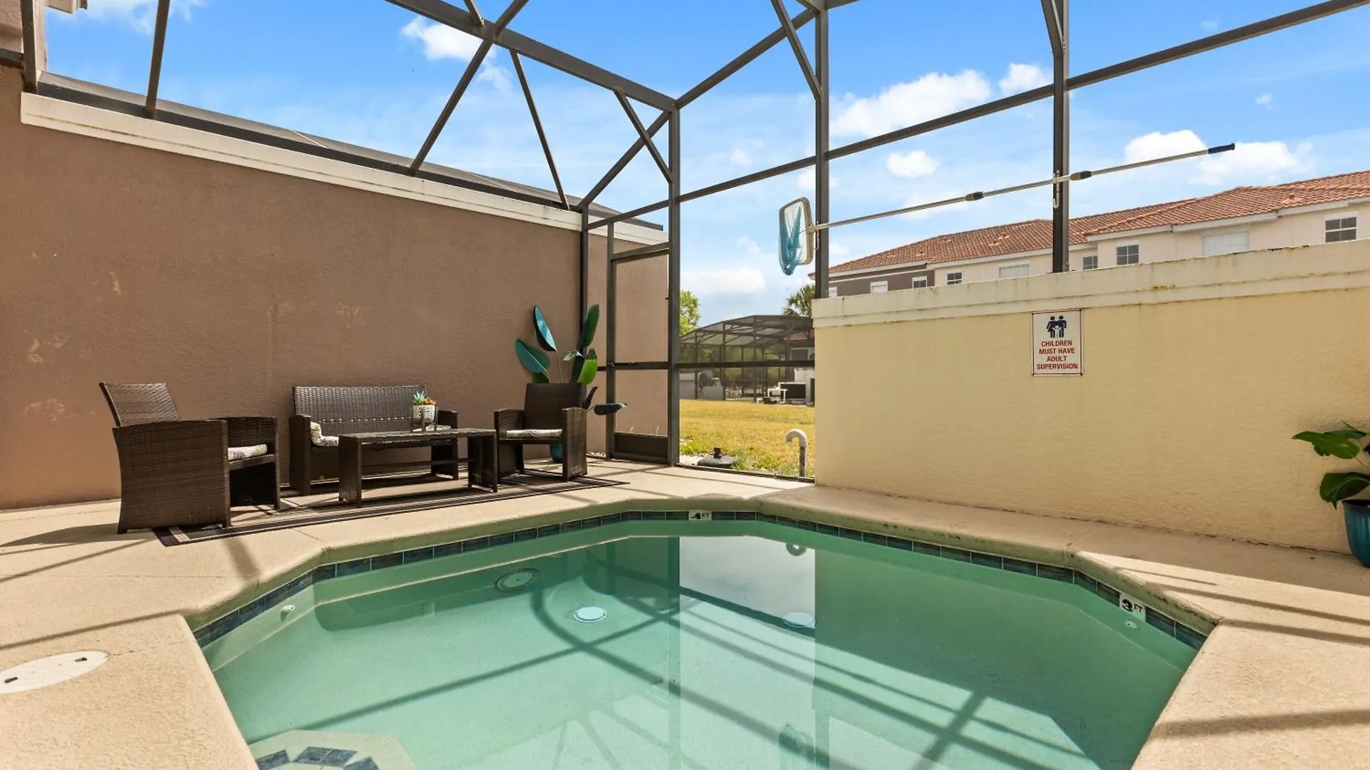 With Private Pool And King Size Bed *