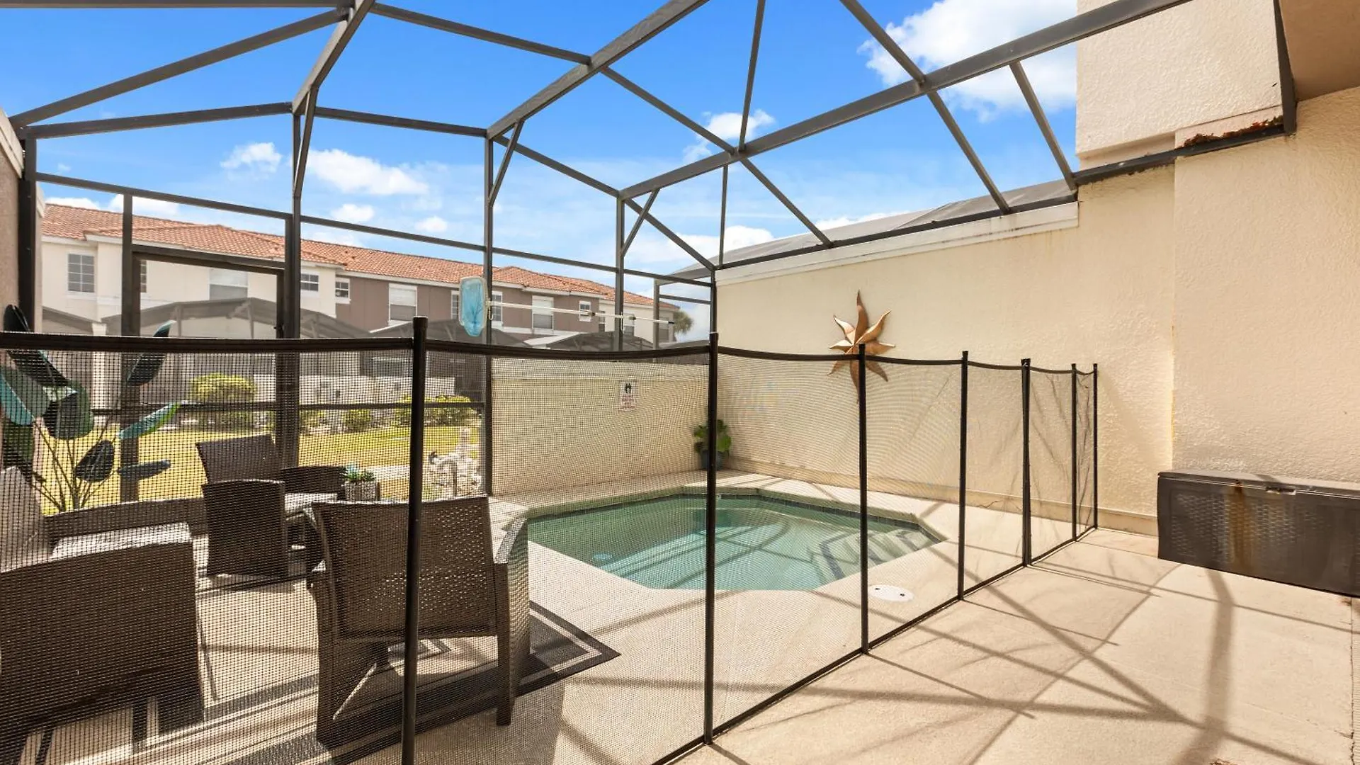 With Private Pool And King Size Bed アパート