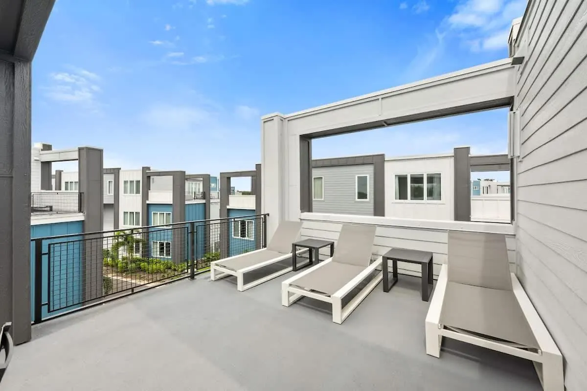 Massive 4 000 Sqft Luxury Duplex