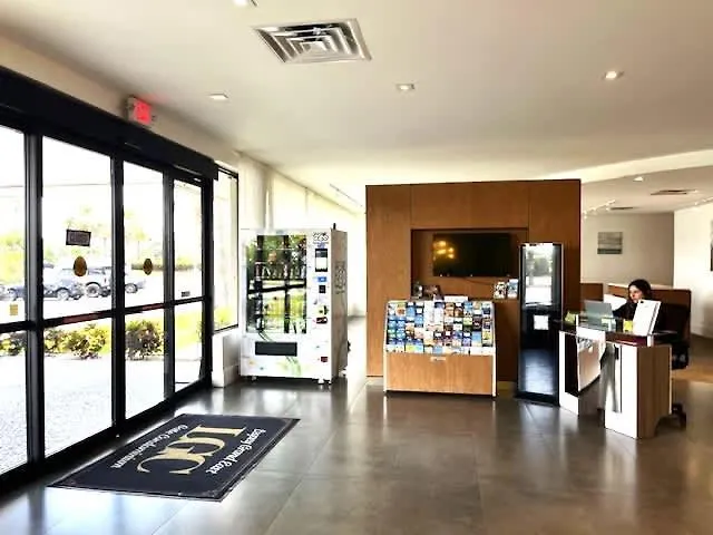 Newly In Cozy With Super Location To The Parks