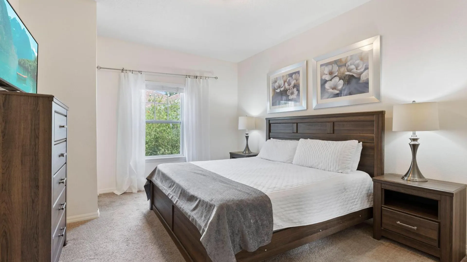 Ferienhaus Amazing 3 Bedrooms At Lucaya- 7 Miles From