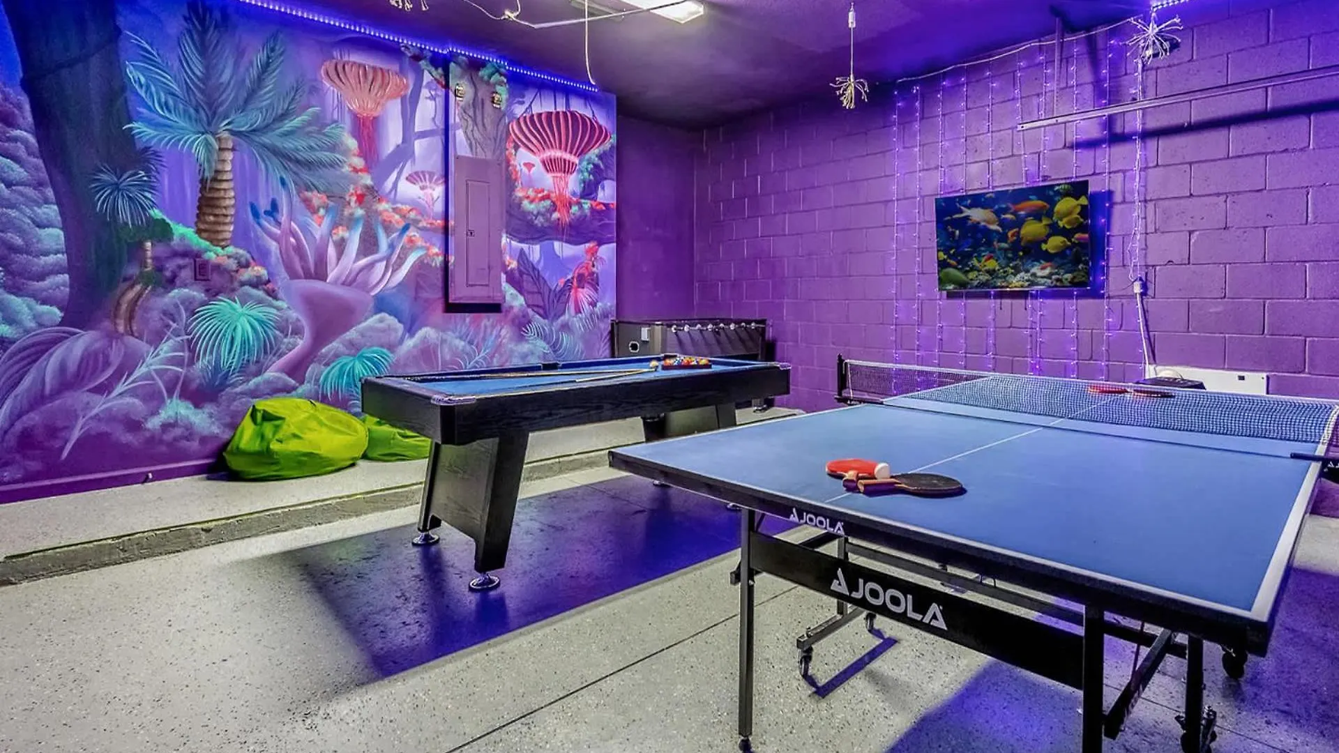 Upstay Vibrant W Themed Pool & Games *