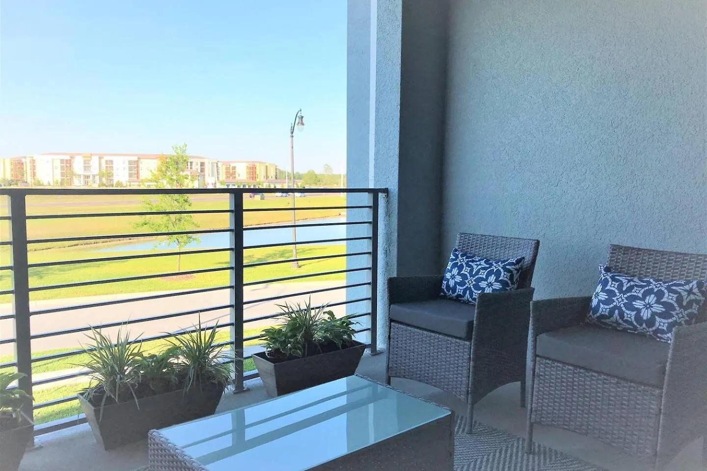 Our Stylish 2 Bedroom 6 Minutes To World