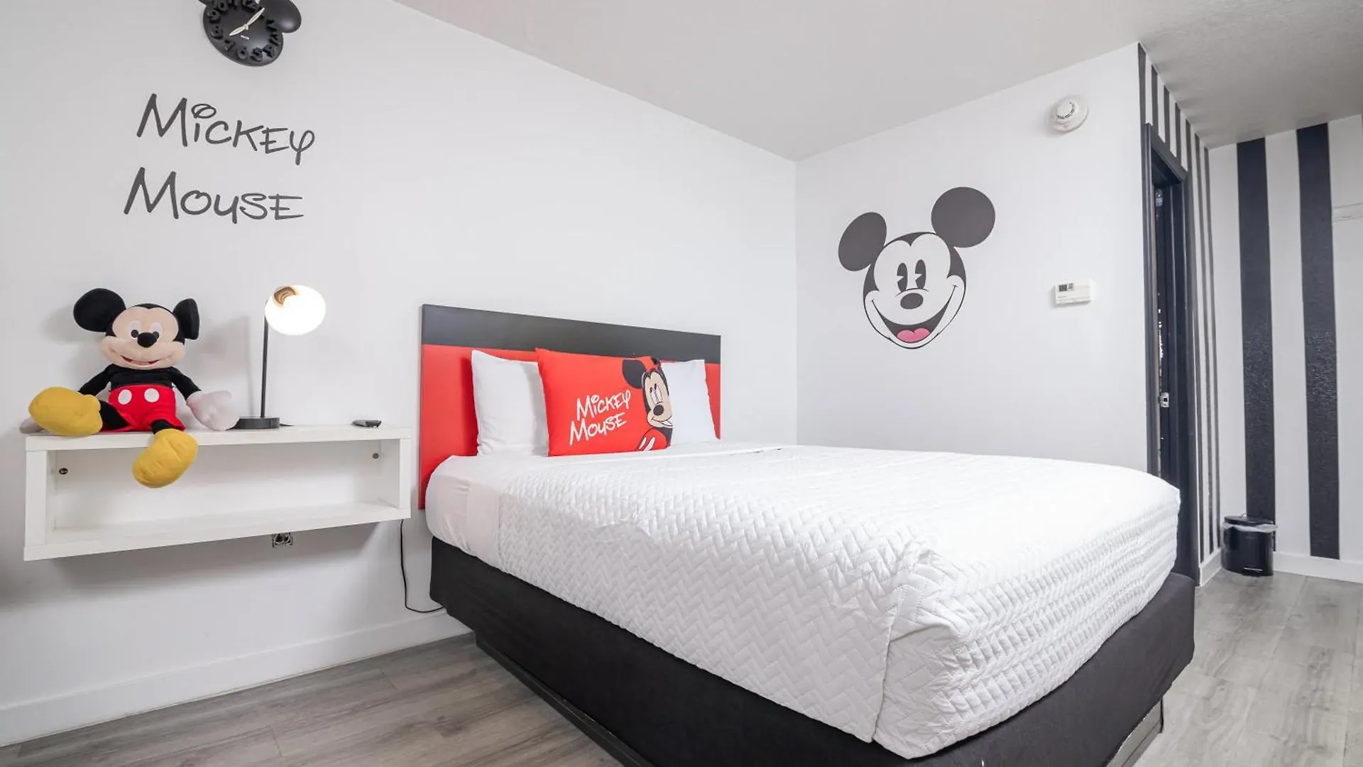 Mickey 10 Min From *