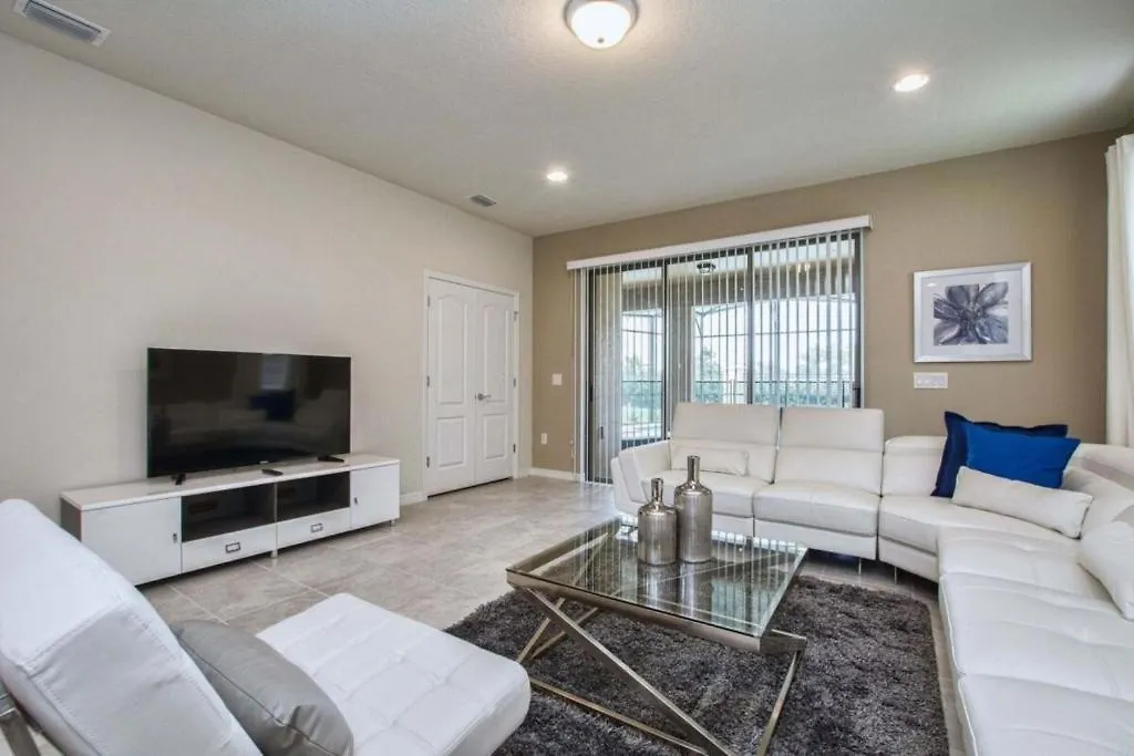 1800 Luxury Windsor Near Oversize Pool *