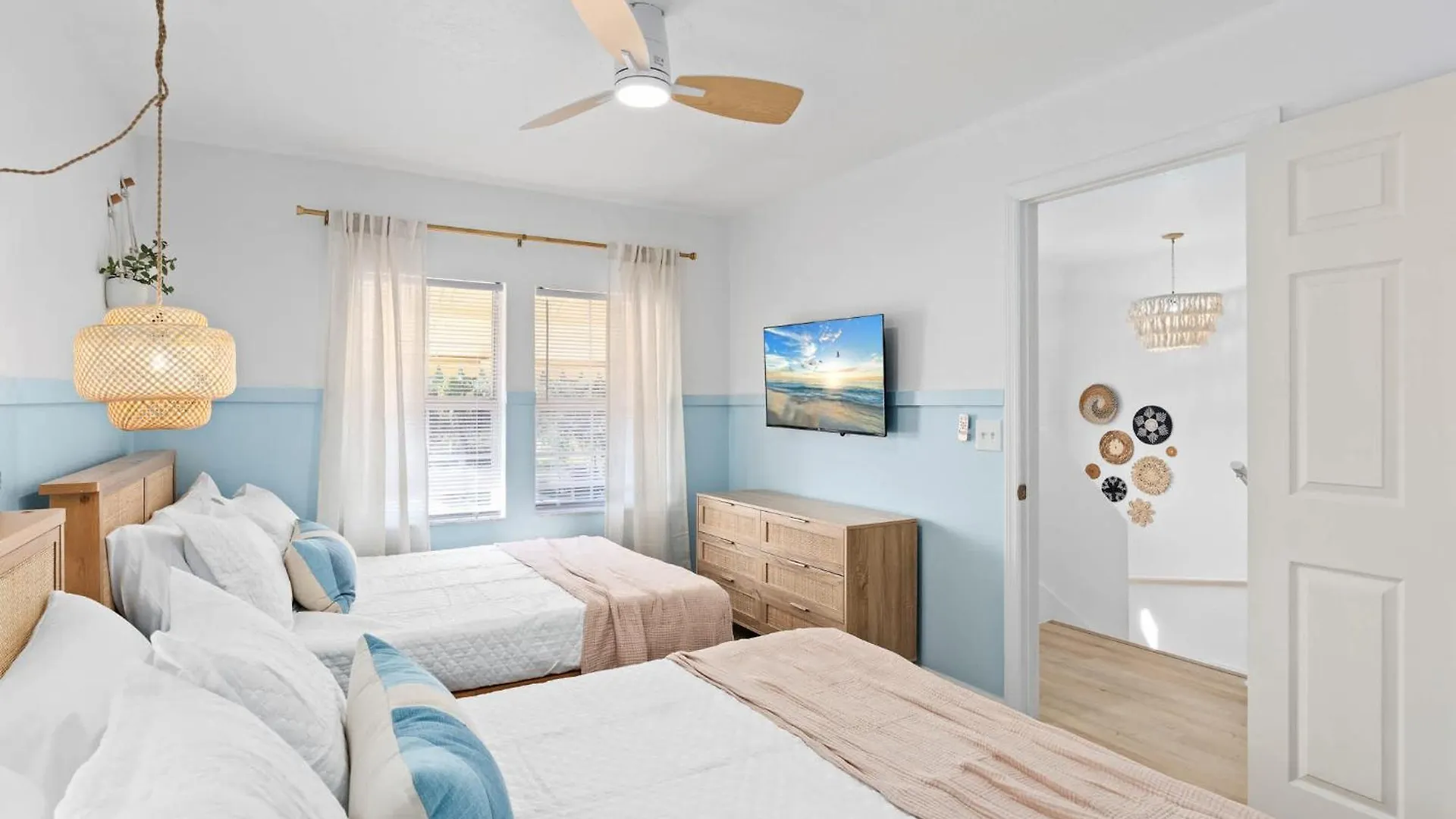 Super Boho- At Toho's Water Sleeps 6 *