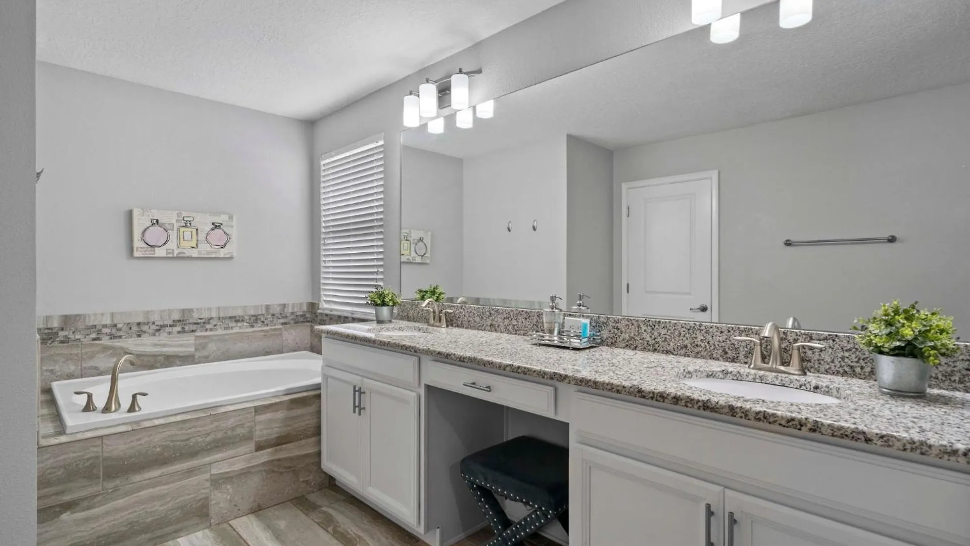 5 Bedroom 5 Bathroom Storey 4760kc Kissimmee