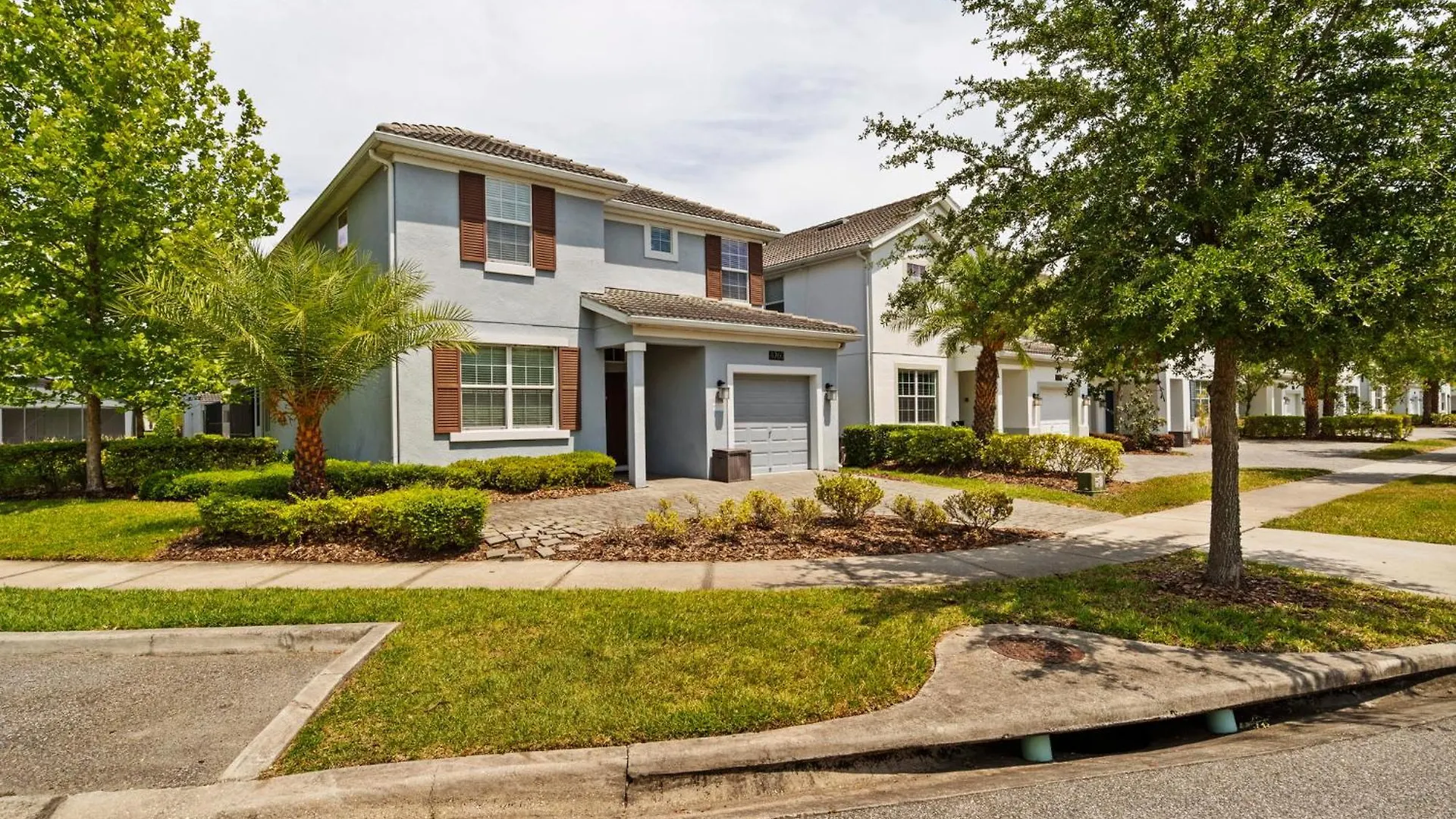 5 Bedroom 5 Bathroom Storey 4760kc Holiday home