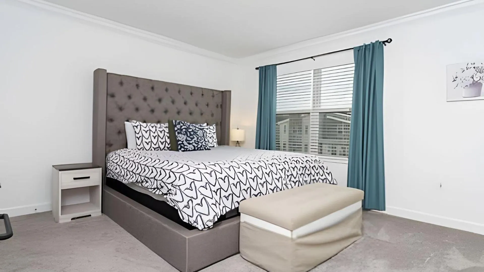 Luxurious W/ Pool Near *