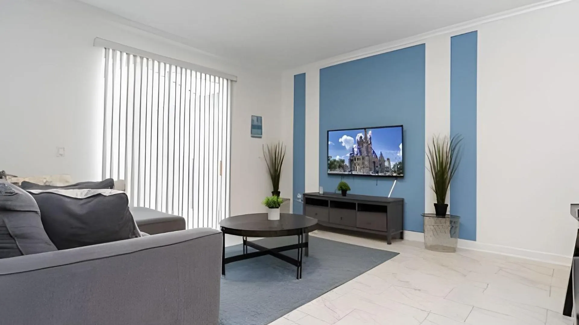 בית נופש Luxurious W/ Pool Near קיסימי