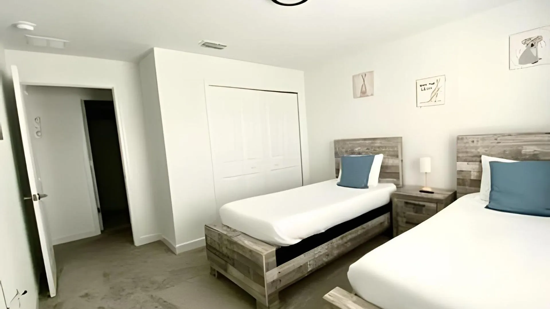 Luxurious W/ Pool Near קיסימי
