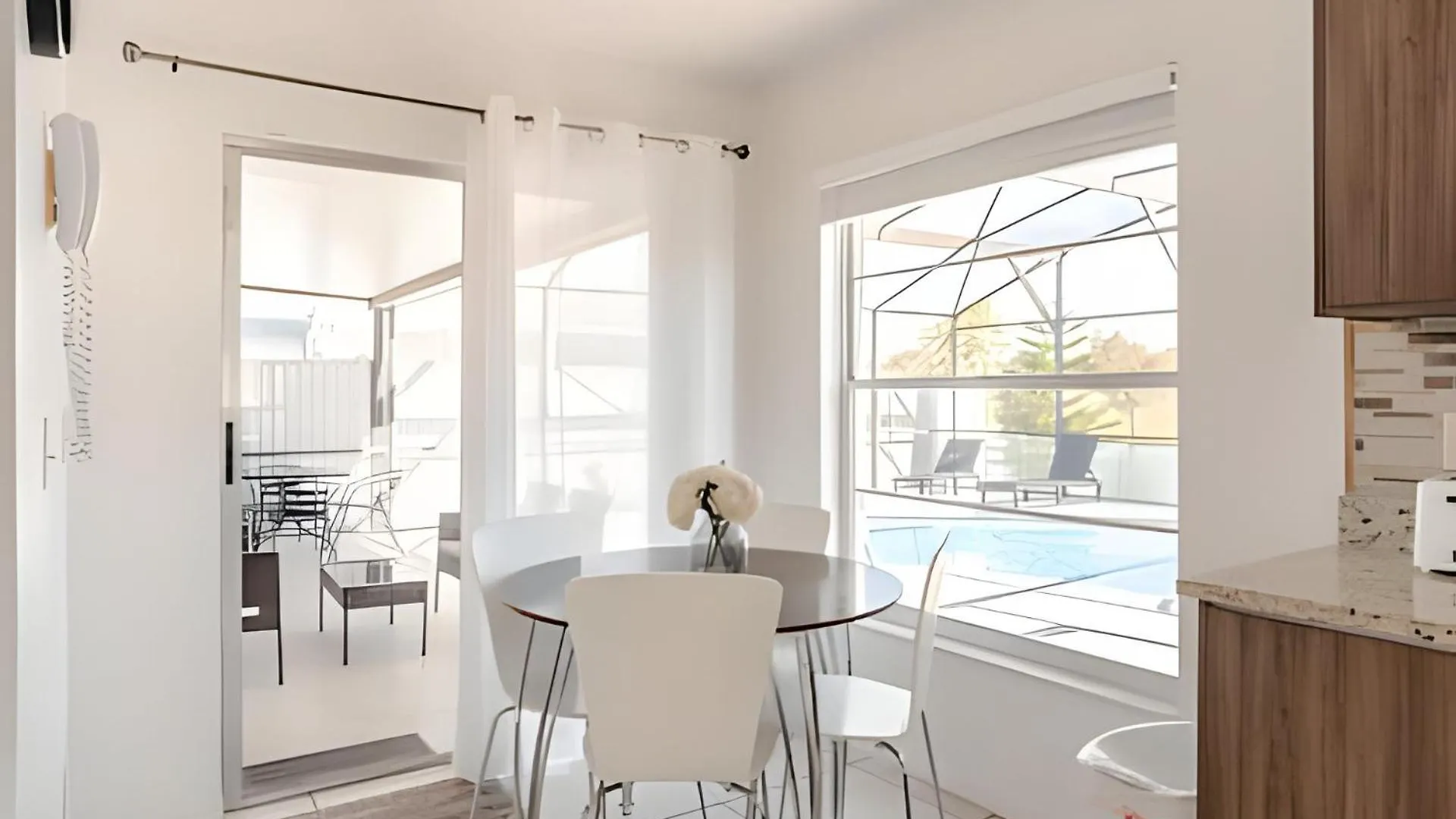 Lakeside View Pool Home, Close To Disney, Malls