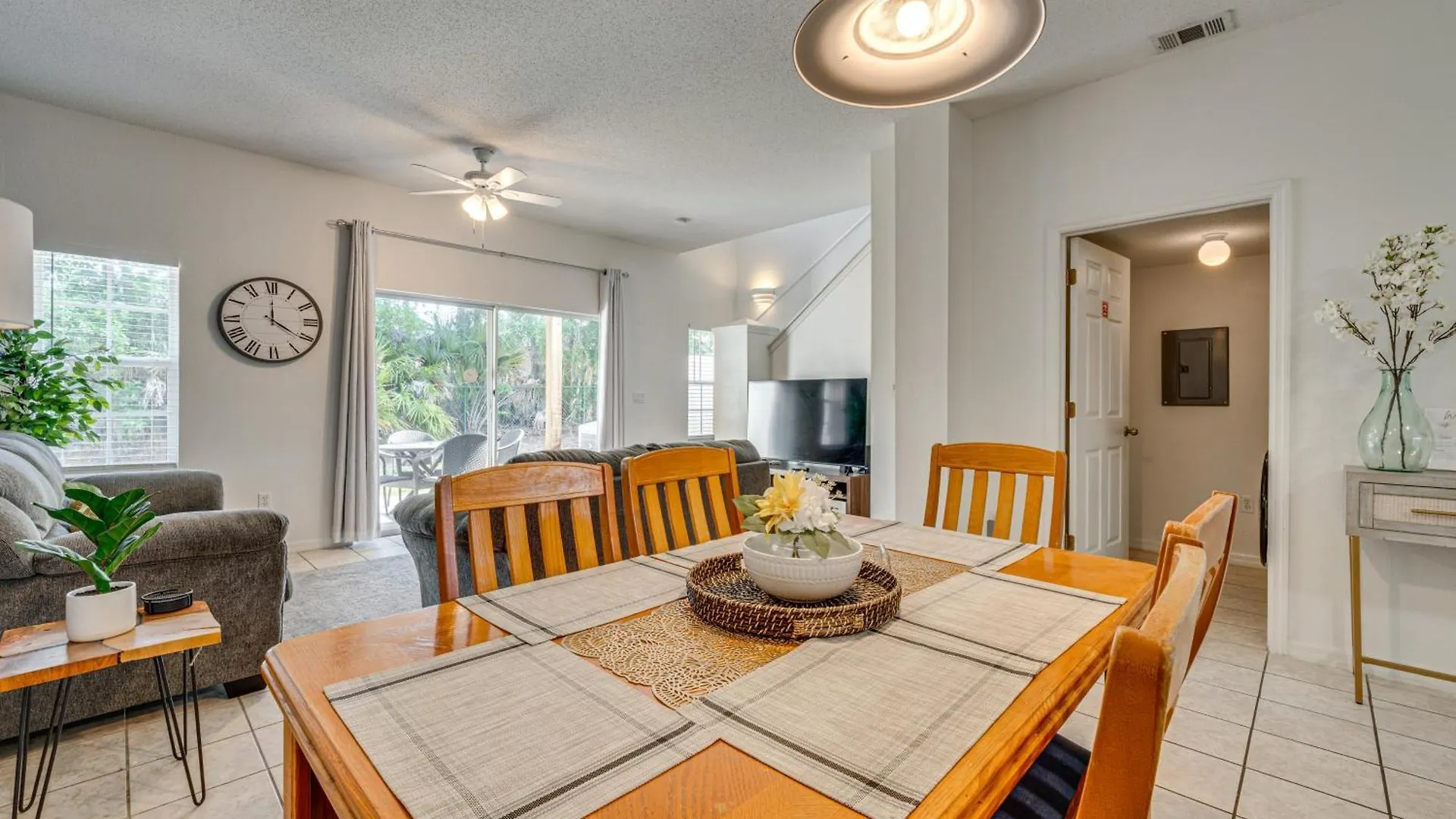 Casa de Férias Charming Townhome With Patio Less Than 9 Mi To Disney!
