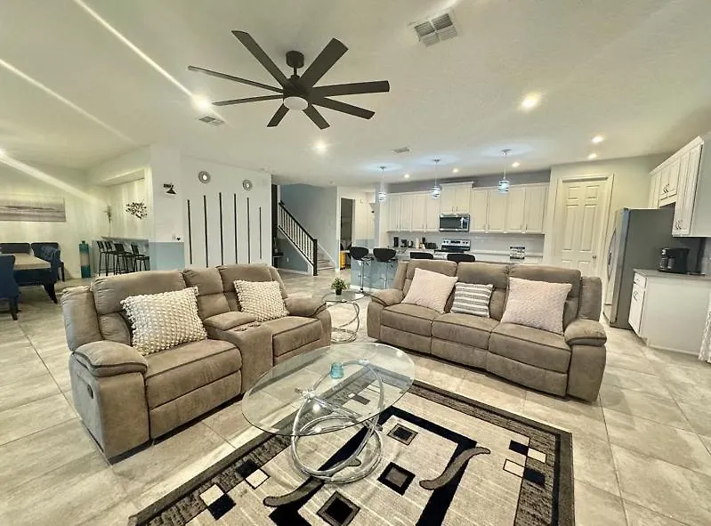 8906 Caroline Bay Ct Kissimmee, Fl 34747 *