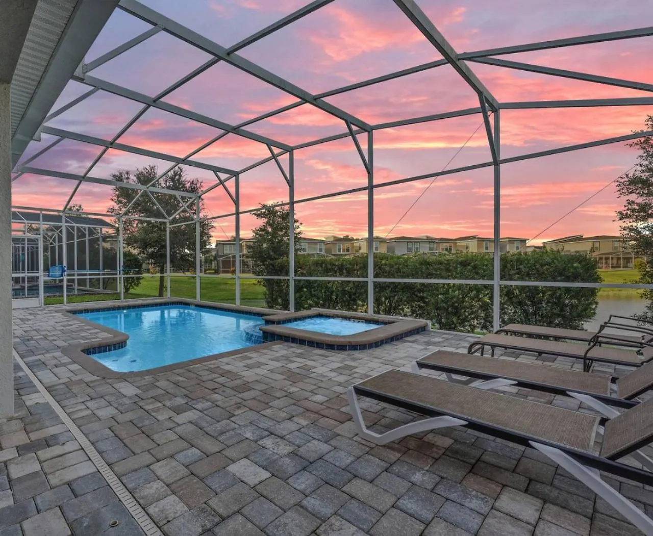 Lakefront 9br Pool Near World
