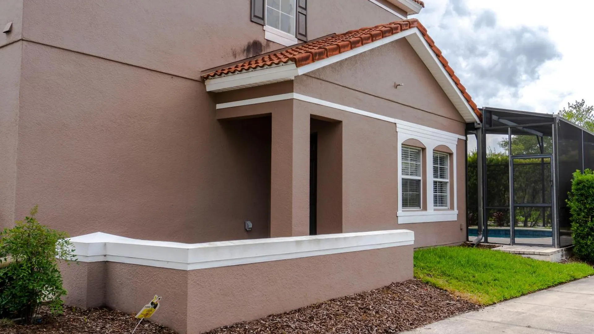 Private Pool Close To With Ammenities *