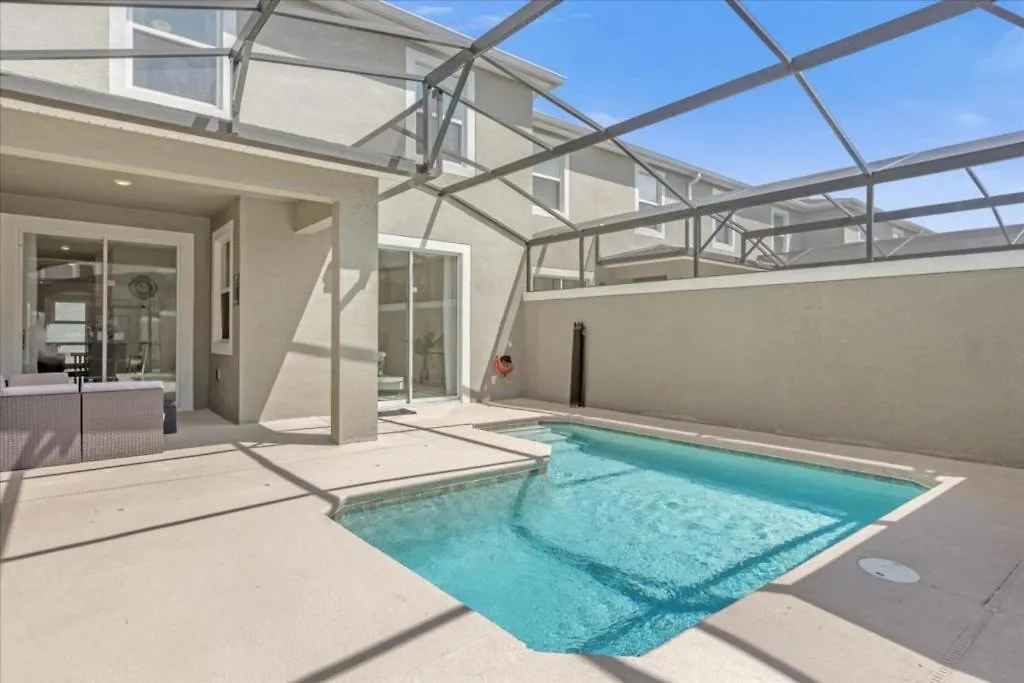 4 Bedrooms-3 Bathrooms- Storey 2885ss *