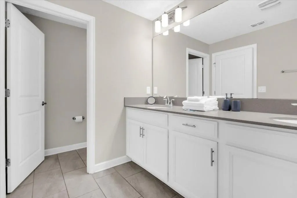 5 Bedrooms-4 Bathrooms- Storey 4935 Wa