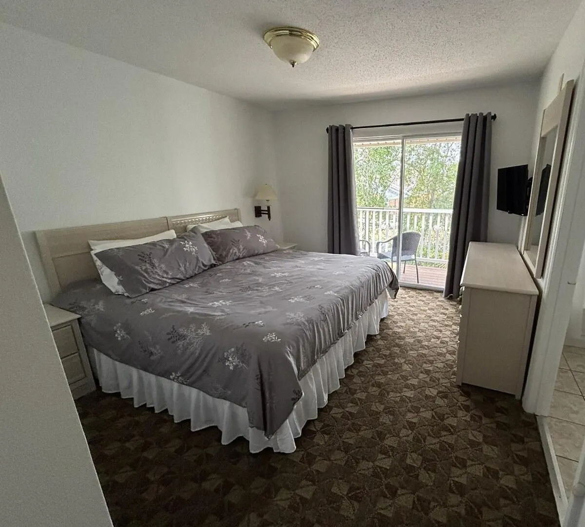 Relax And Unwind In Cozy Away From Apartamento