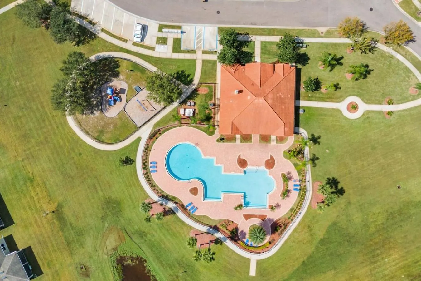 4bdr With Pool Near 1014