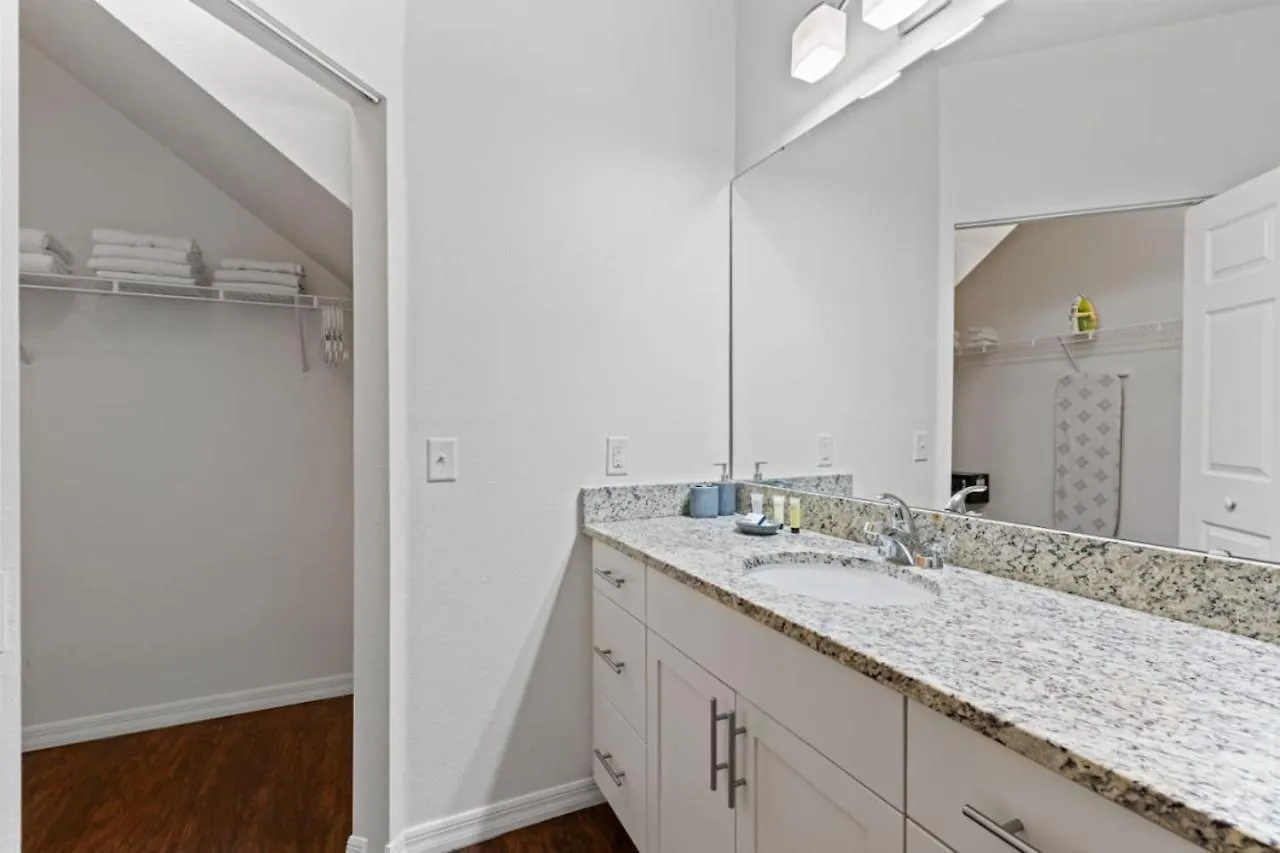 Amazing 4bdr Few Miles From