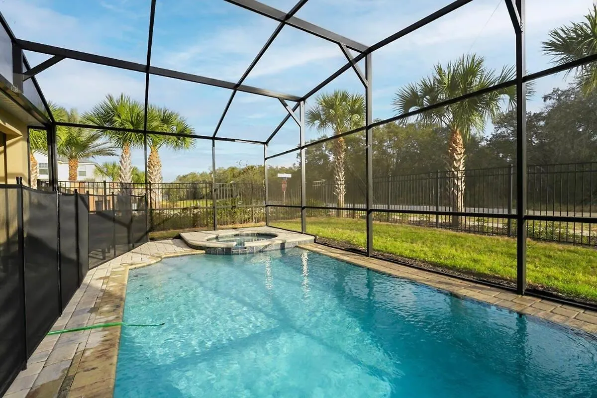 Modern 6br Retreat Private Pool Near Villa
