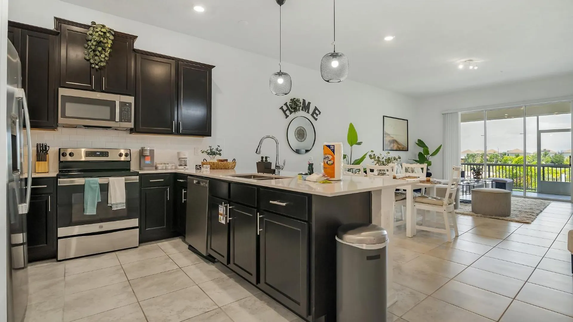 Cozy 2br Walking To Waterpark, Pools & Fun!